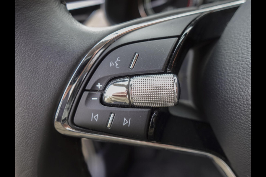 Škoda Kamiq 1.0 TSI 110pk DSG Style Navigatie Apple Carplay/Android Auto Climate Control Elektrisch bedienbare kofferbak Dab Extra Getint Glas