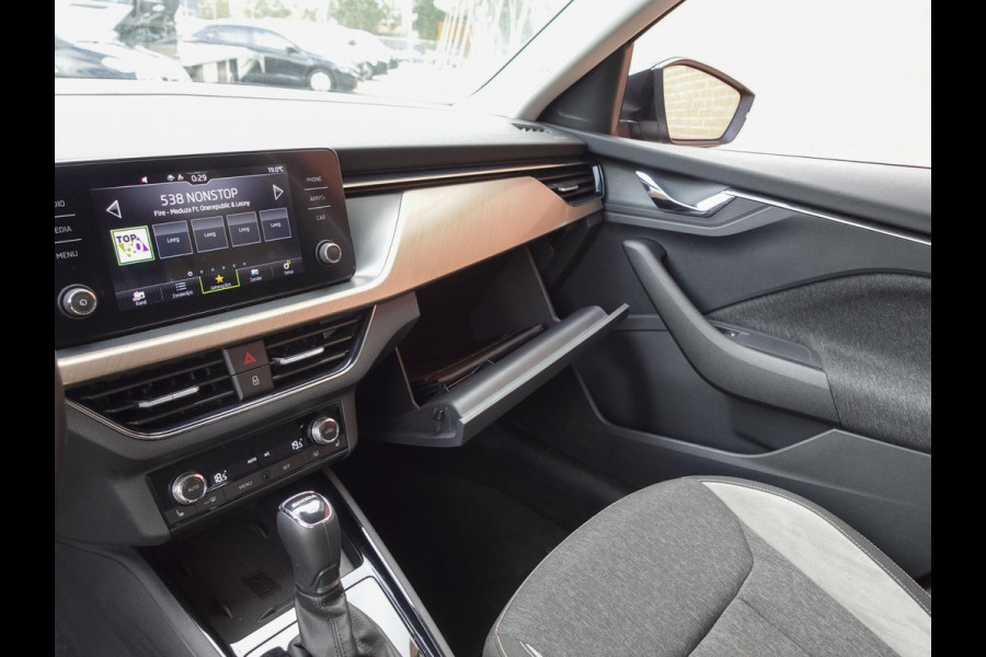 Škoda Kamiq 1.0 TSI 110pk DSG Style Navigatie Apple Carplay/Android Auto Climate Control Elektrisch bedienbare kofferbak Dab Extra Getint Glas