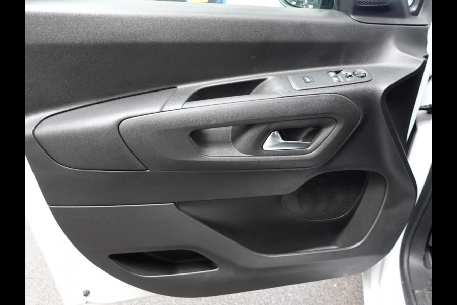 Opel Combo 130pk L1 Sport Edition Automaat Airco Navi Trekhaak LM Velgen Parkeersensoren Cruise