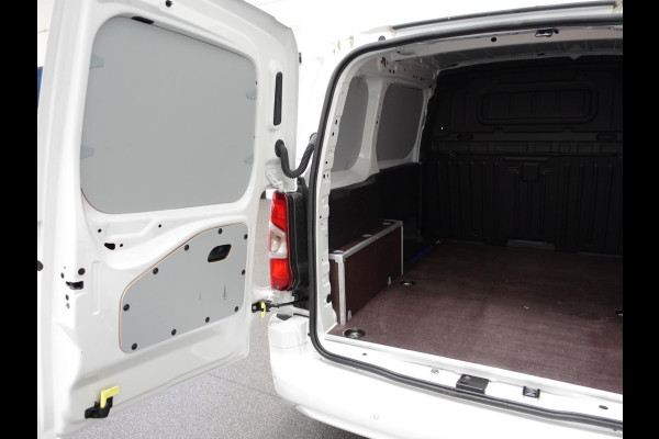 Opel Combo 130pk L1 Sport Edition Automaat Airco Navi Trekhaak LM Velgen Parkeersensoren Cruise