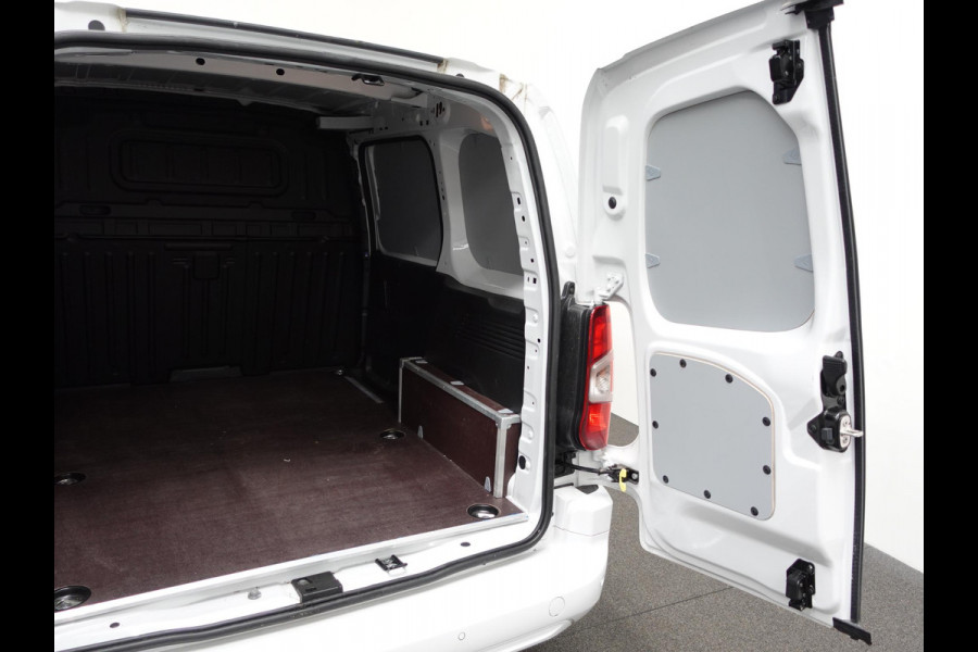 Opel Combo 130pk L1 Sport Edition Automaat Airco Navi Trekhaak LM Velgen Parkeersensoren Cruise