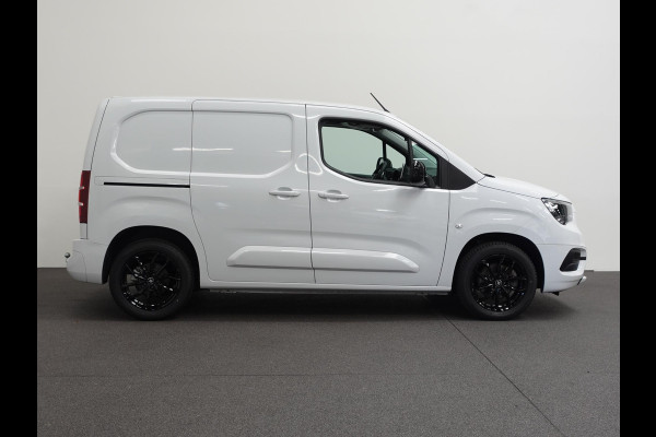 Opel Combo 130pk L1 Sport Edition Automaat Airco Navi Trekhaak LM Velgen Parkeersensoren Cruise