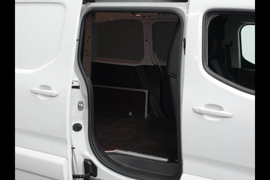 Opel Combo 130pk L1 Sport Edition Automaat Airco Navi Trekhaak LM Velgen Parkeersensoren Cruise