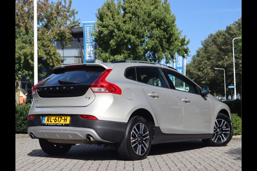 Volvo V40 Cross Country 1.5 T3 Momentum Automaat