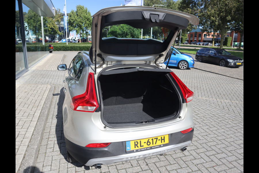 Volvo V40 Cross Country 1.5 T3 Momentum Automaat