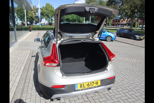 Volvo V40 Cross Country 1.5 T3 Momentum Automaat