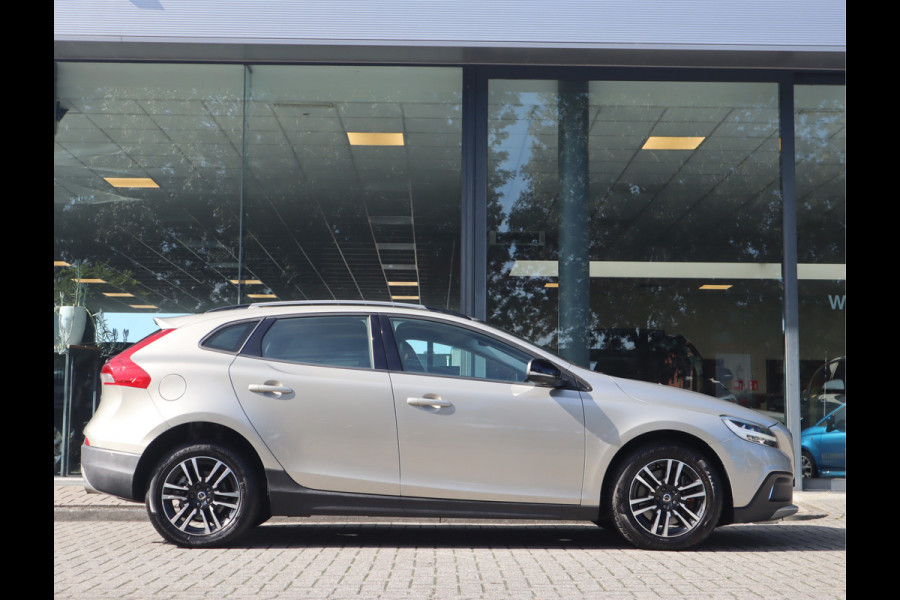Volvo V40 Cross Country 1.5 T3 Momentum Automaat