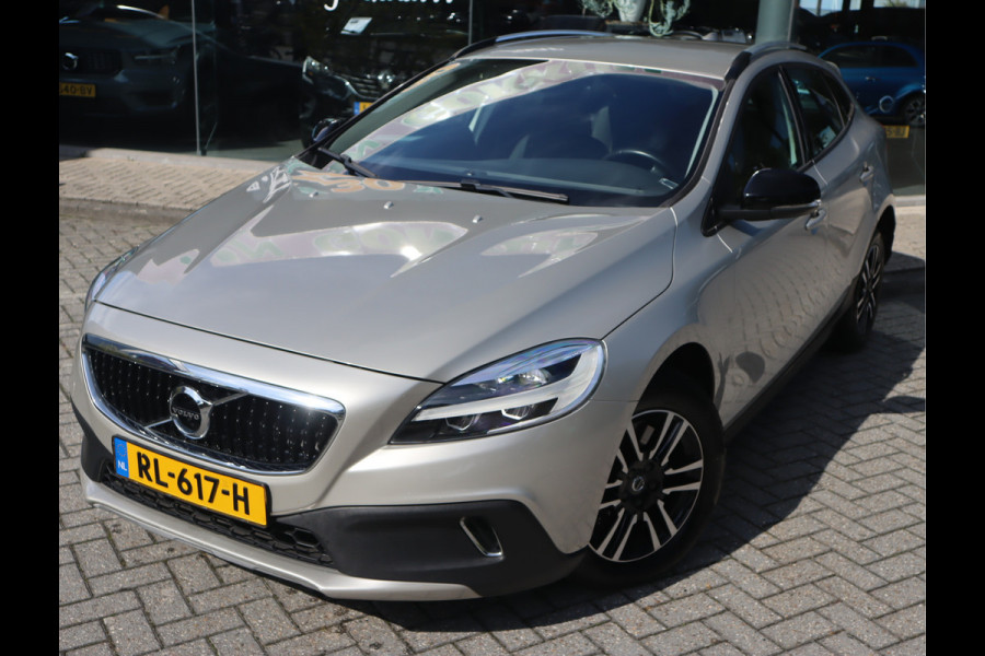 Volvo V40 Cross Country 1.5 T3 Momentum Automaat