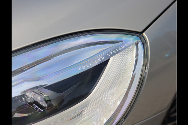 Volvo V40 Cross Country 1.5 T3 Momentum Automaat
