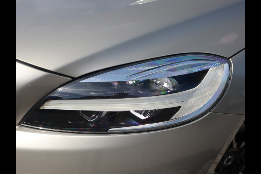 Volvo V40 Cross Country 1.5 T3 Momentum Automaat