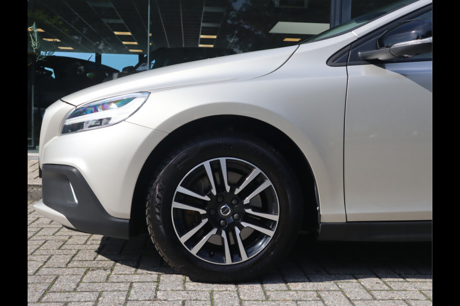 Volvo V40 Cross Country 1.5 T3 Momentum Automaat