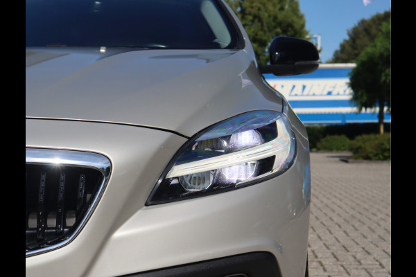 Volvo V40 Cross Country 1.5 T3 Momentum Automaat
