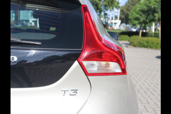 Volvo V40 Cross Country 1.5 T3 Momentum Automaat