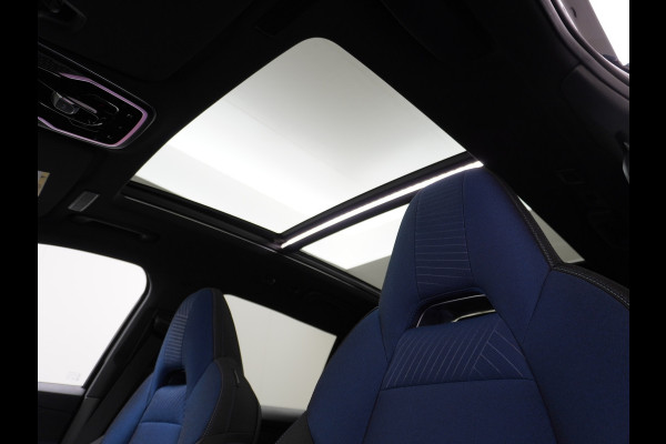 Lynk & Co 01 ZWARTE HEMELBEKLEDING 1.5 PHEV AUT-7 261pk Pano-Schuif-K-dak 20" 360°Camera Apple Carplay Android Auto Adaptive-Cruise Navi Pdc  Elek.Memory.Stoel File assistent Dodehoek detector Elektrisch bedienbare achterklep Rijstrooksensor Wifi Verkeersbord detectie 425Nm koppel 3,7kw laadvermogen A-label Euro 6 Hybride Benzine/Elektrisch rijden tot ca.69km 1.800kg trekvermogen