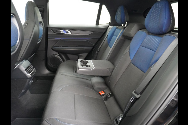 Lynk & Co 01 ZWARTE HEMELBEKLEDING 1.5 PHEV AUT-7 261pk Pano-Schuif-K-dak 20" 360°Camera Apple Carplay Android Auto Adaptive-Cruise Navi Pdc  Elek.Memory.Stoel File assistent Dodehoek detector Elektrisch bedienbare achterklep Rijstrooksensor Wifi Verkeersbord detectie 425Nm koppel 3,7kw laadvermogen A-label Euro 6 Hybride Benzine/Elektrisch rijden tot ca.69km 1.800kg trekvermogen