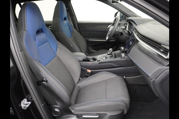 Lynk & Co 01 ZWARTE HEMELBEKLEDING 1.5 PHEV AUT-7 261pk Pano-Schuif-K-dak 20" 360°Camera Apple Carplay Android Auto Adaptive-Cruise Navi Pdc  Elek.Memory.Stoel File assistent Dodehoek detector Elektrisch bedienbare achterklep Rijstrooksensor Wifi Verkeersbord detectie 425Nm koppel 3,7kw laadvermogen A-label Euro 6 Hybride Benzine/Elektrisch rijden tot ca.69km 1.800kg trekvermogen