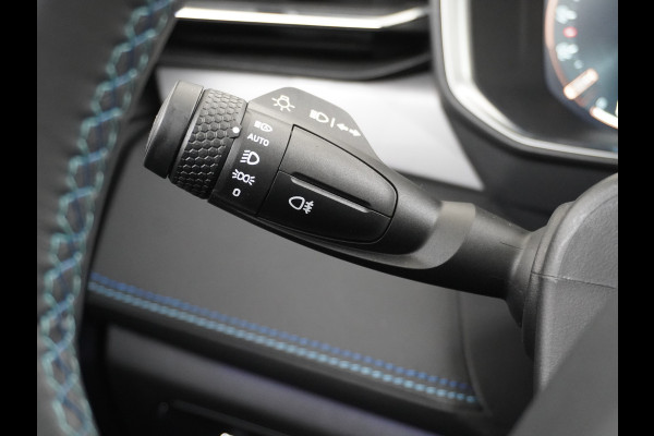Lynk & Co 01 ZWARTE HEMELBEKLEDING 1.5 PHEV AUT-7 261pk Pano-Schuif-K-dak 20" 360°Camera Apple Carplay Android Auto Adaptive-Cruise Navi Pdc  Elek.Memory.Stoel File assistent Dodehoek detector Elektrisch bedienbare achterklep Rijstrooksensor Wifi Verkeersbord detectie 425Nm koppel 3,7kw laadvermogen A-label Euro 6 Hybride Benzine/Elektrisch rijden tot ca.69km 1.800kg trekvermogen