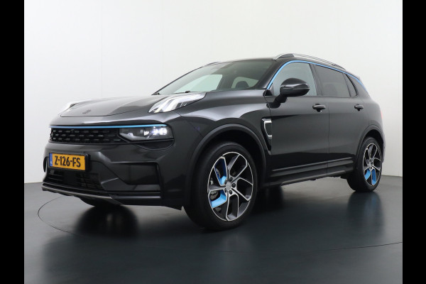 Lynk & Co 01 ZWARTE HEMELBEKLEDING 1.5 PHEV AUT-7 261pk Pano-Schuif-K-dak 20" 360°Camera Apple Carplay Android Auto Adaptive-Cruise Navi Pdc  Elek.Memory.Stoel File assistent Dodehoek detector Elektrisch bedienbare achterklep Rijstrooksensor Wifi Verkeersbord detectie 425Nm koppel 3,7kw laadvermogen A-label Euro 6 Hybride Benzine/Elektrisch rijden tot ca.69km 1.800kg trekvermogen