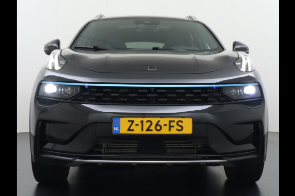 Lynk & Co 01 ZWARTE HEMELBEKLEDING 1.5 PHEV AUT-7 261pk Pano-Schuif-K-dak 20" 360°Camera Apple Carplay Android Auto Adaptive-Cruise Navi Pdc  Elek.Memory.Stoel File assistent Dodehoek detector Elektrisch bedienbare achterklep Rijstrooksensor Wifi Verkeersbord detectie 425Nm koppel 3,7kw laadvermogen A-label Euro 6 Hybride Benzine/Elektrisch rijden tot ca.69km 1.800kg trekvermogen