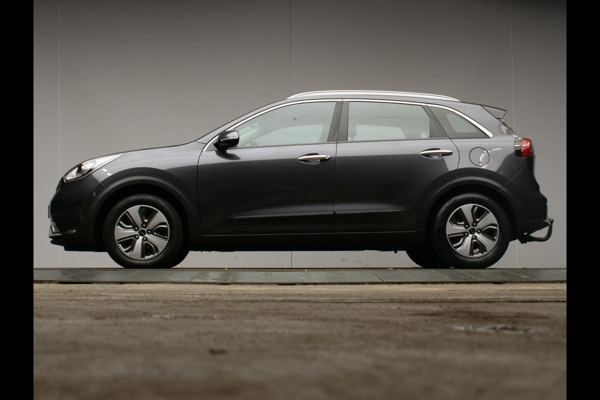 Kia Niro 1.6 GDi Hybrid DynamicLine Sport (NAVI,CAR PLAY,CAMERA,PDC,LED,CRUISE,CLIMATE,TREKHAAK,DAB,SPORTSTOELEN,LM,NETTE STAAT)