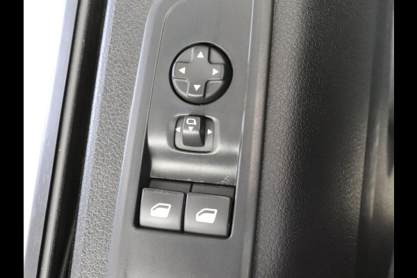 Peugeot Expert 2.0 145pk L3 Automaat Airco Navigatie Cruise control Trekaak 3 zits Carplay
