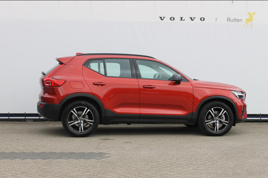 Volvo XC40 B4 211PK Automaat Plus Dark Google Infotainment / Semi elektrisch wegklapbare trekhaak / Verwarmbare voorruit / Harman Kardon Audio installatie / Elektrisch bedienbare voorstoelen