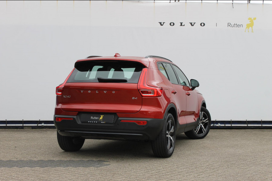 Volvo XC40 B4 211PK Automaat Plus Dark Google Infotainment / Semi elektrisch wegklapbare trekhaak / Verwarmbare voorruit / Harman Kardon Audio installatie / Elektrisch bedienbare voorstoelen