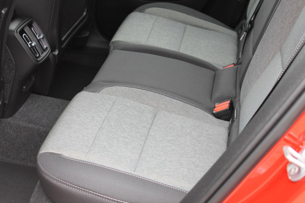 Volvo XC40 B4 211PK Automaat Plus Dark Google Infotainment / Semi elektrisch wegklapbare trekhaak / Verwarmbare voorruit / Harman Kardon Audio installatie / Elektrisch bedienbare voorstoelen
