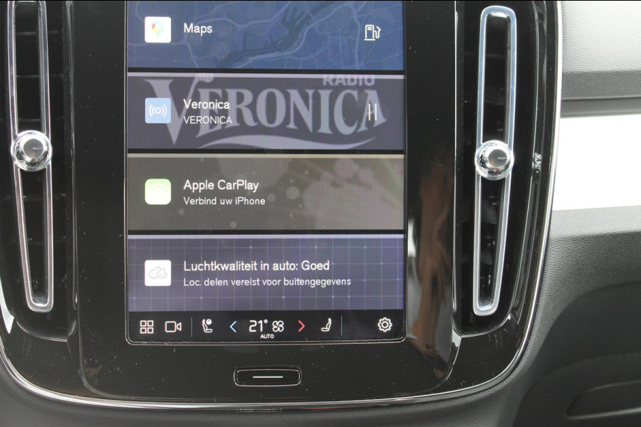 Volvo XC40 B4 211PK Automaat Plus Dark Google Infotainment / Semi elektrisch wegklapbare trekhaak / Verwarmbare voorruit / Harman Kardon Audio installatie / Elektrisch bedienbare voorstoelen