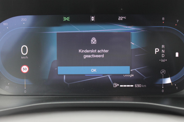 Volvo XC40 B4 211PK Automaat Plus Dark Google Infotainment / Semi elektrisch wegklapbare trekhaak / Verwarmbare voorruit / Harman Kardon Audio installatie / Elektrisch bedienbare voorstoelen