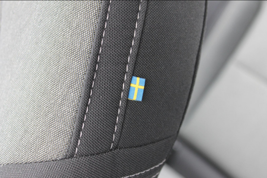 Volvo XC40 B4 211PK Automaat Plus Dark Google Infotainment / Semi elektrisch wegklapbare trekhaak / Verwarmbare voorruit / Harman Kardon Audio installatie / Elektrisch bedienbare voorstoelen