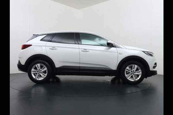Opel Grandland X 1.2Turbo 131PK AUT-8 Navi Camera Apple Carplay Android Auto Ecc AGR-Comfort Stoel Cruise Control Business Executive DAB Elek.Achterklep 1e Eigenaar Dealeronderhouden Orig.NLse auto