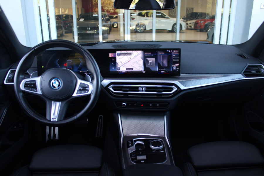 BMW 3 Serie Touring 320e 205PK M-SPORT | PANORAMISCH SCHUIF/KANTEL DAK | M-SPORT PAKKET INTERIEUR/EXTERIEUR | SFEER VERLICHTING | ELEKTRISCH BEDIENBARE VOORSTOELEN MET GEHEUGEN OP DE BESTUURDERSSTOEL | STOEL VERWARMING | HEAD UP DISPLAY | CRUISE CONTROL | NAVIGATIE | DRAADLOZE APPLE CARPLAY/ANDROID AUTO | DRAADLOZE TELEFOONLADER | 18" LICHTMETALEN VELGEN M-SPORT | 360° CAMERA | BMW LIVE DASHBOARD PROFESSIONAL | COMFORT ACCESS | SHADOW LINE PAKKET | FULL LED KOPLAMPEN | NAVIGATIE | CLIMATE CONTROL ACHTERIN |