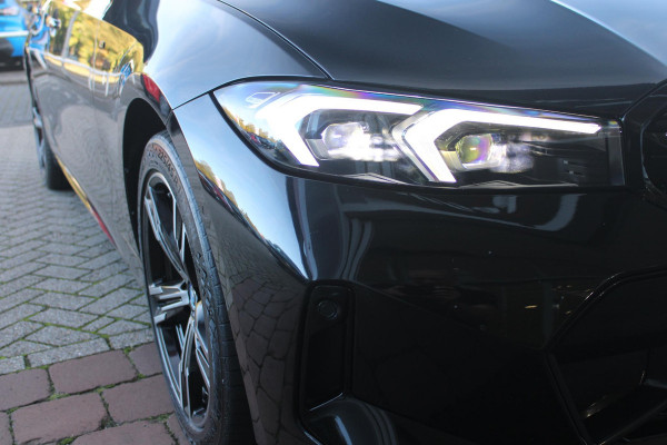 BMW 3 Serie Touring 320e 205PK M-SPORT | PANORAMISCH SCHUIF/KANTEL DAK | M-SPORT PAKKET INTERIEUR/EXTERIEUR | SFEER VERLICHTING | ELEKTRISCH BEDIENBARE VOORSTOELEN MET GEHEUGEN OP DE BESTUURDERSSTOEL | STOEL VERWARMING | HEAD UP DISPLAY | CRUISE CONTROL | NAVIGATIE | DRAADLOZE APPLE CARPLAY/ANDROID AUTO | DRAADLOZE TELEFOONLADER | 18" LICHTMETALEN VELGEN M-SPORT | 360° CAMERA | BMW LIVE DASHBOARD PROFESSIONAL | COMFORT ACCESS | SHADOW LINE PAKKET | FULL LED KOPLAMPEN | NAVIGATIE | CLIMATE CONTROL ACHTERIN |