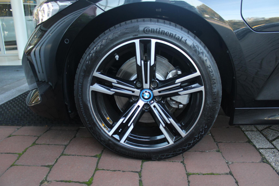 BMW 3 Serie Touring 320e 205PK M-SPORT | PANORAMISCH SCHUIF/KANTEL DAK | M-SPORT PAKKET INTERIEUR/EXTERIEUR | SFEER VERLICHTING | ELEKTRISCH BEDIENBARE VOORSTOELEN MET GEHEUGEN OP DE BESTUURDERSSTOEL | STOEL VERWARMING | HEAD UP DISPLAY | CRUISE CONTROL | NAVIGATIE | DRAADLOZE APPLE CARPLAY/ANDROID AUTO | DRAADLOZE TELEFOONLADER | 18" LICHTMETALEN VELGEN M-SPORT | 360° CAMERA | BMW LIVE DASHBOARD PROFESSIONAL | COMFORT ACCESS | SHADOW LINE PAKKET | FULL LED KOPLAMPEN | NAVIGATIE | CLIMATE CONTROL ACHTERIN |