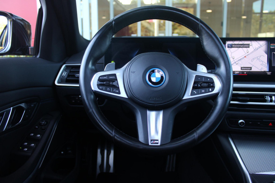 BMW 3 Serie Touring 320e 205PK M-SPORT | PANORAMISCH SCHUIF/KANTEL DAK | M-SPORT PAKKET INTERIEUR/EXTERIEUR | SFEER VERLICHTING | ELEKTRISCH BEDIENBARE VOORSTOELEN MET GEHEUGEN OP DE BESTUURDERSSTOEL | STOEL VERWARMING | HEAD UP DISPLAY | CRUISE CONTROL | NAVIGATIE | DRAADLOZE APPLE CARPLAY/ANDROID AUTO | DRAADLOZE TELEFOONLADER | 18" LICHTMETALEN VELGEN M-SPORT | 360° CAMERA | BMW LIVE DASHBOARD PROFESSIONAL | COMFORT ACCESS | SHADOW LINE PAKKET | FULL LED KOPLAMPEN | NAVIGATIE | CLIMATE CONTROL ACHTERIN |