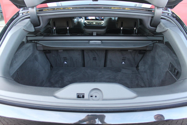 BMW 3 Serie Touring 320e 205PK M-SPORT | PANORAMISCH SCHUIF/KANTEL DAK | M-SPORT PAKKET INTERIEUR/EXTERIEUR | SFEER VERLICHTING | ELEKTRISCH BEDIENBARE VOORSTOELEN MET GEHEUGEN OP DE BESTUURDERSSTOEL | STOEL VERWARMING | HEAD UP DISPLAY | CRUISE CONTROL | NAVIGATIE | DRAADLOZE APPLE CARPLAY/ANDROID AUTO | DRAADLOZE TELEFOONLADER | 18" LICHTMETALEN VELGEN M-SPORT | 360° CAMERA | BMW LIVE DASHBOARD PROFESSIONAL | COMFORT ACCESS | SHADOW LINE PAKKET | FULL LED KOPLAMPEN | NAVIGATIE | CLIMATE CONTROL ACHTERIN |