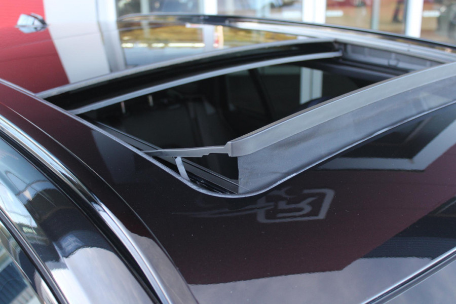 BMW 3 Serie Touring 320e 205PK M-SPORT | PANORAMISCH SCHUIF/KANTEL DAK | M-SPORT PAKKET INTERIEUR/EXTERIEUR | SFEER VERLICHTING | ELEKTRISCH BEDIENBARE VOORSTOELEN MET GEHEUGEN OP DE BESTUURDERSSTOEL | STOEL VERWARMING | HEAD UP DISPLAY | CRUISE CONTROL | NAVIGATIE | DRAADLOZE APPLE CARPLAY/ANDROID AUTO | DRAADLOZE TELEFOONLADER | 18" LICHTMETALEN VELGEN M-SPORT | 360° CAMERA | BMW LIVE DASHBOARD PROFESSIONAL | COMFORT ACCESS | SHADOW LINE PAKKET | FULL LED KOPLAMPEN | NAVIGATIE | CLIMATE CONTROL ACHTERIN |