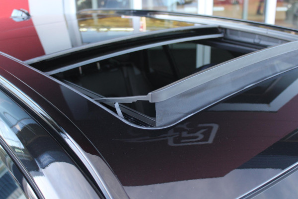 BMW 3 Serie Touring 320e 205PK M-SPORT | PANORAMISCH SCHUIF/KANTEL DAK | M-SPORT PAKKET INTERIEUR/EXTERIEUR | SFEER VERLICHTING | ELEKTRISCH BEDIENBARE VOORSTOELEN MET GEHEUGEN OP DE BESTUURDERSSTOEL | STOEL VERWARMING | HEAD UP DISPLAY | CRUISE CONTROL | NAVIGATIE | DRAADLOZE APPLE CARPLAY/ANDROID AUTO | DRAADLOZE TELEFOONLADER | 18" LICHTMETALEN VELGEN M-SPORT | 360° CAMERA | BMW LIVE DASHBOARD PROFESSIONAL | COMFORT ACCESS | SHADOW LINE PAKKET | FULL LED KOPLAMPEN | NAVIGATIE | CLIMATE CONTROL ACHTERIN |