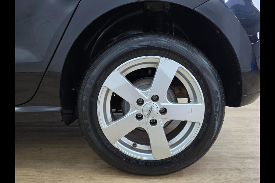Volkswagen Polo Occasion 1.0 Business R met sportvelgen en bluetooth connecten | Tweedehands Volkswagen Polo zwart met airco | ALJ