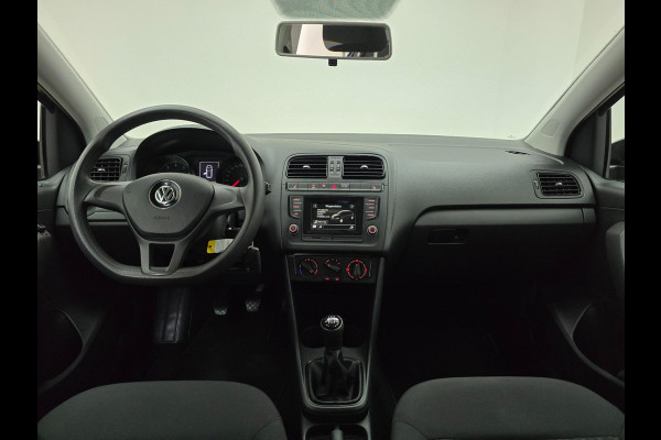 Volkswagen Polo Occasion 1.0 Business R met sportvelgen en bluetooth connecten | Tweedehands Volkswagen Polo zwart met airco | ALJ
