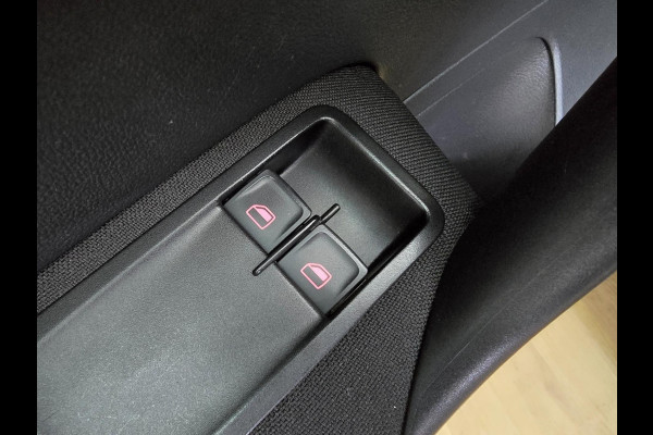 Volkswagen Polo Occasion 1.0 Business R met sportvelgen en bluetooth connecten | Tweedehands Volkswagen Polo zwart met airco | ALJ