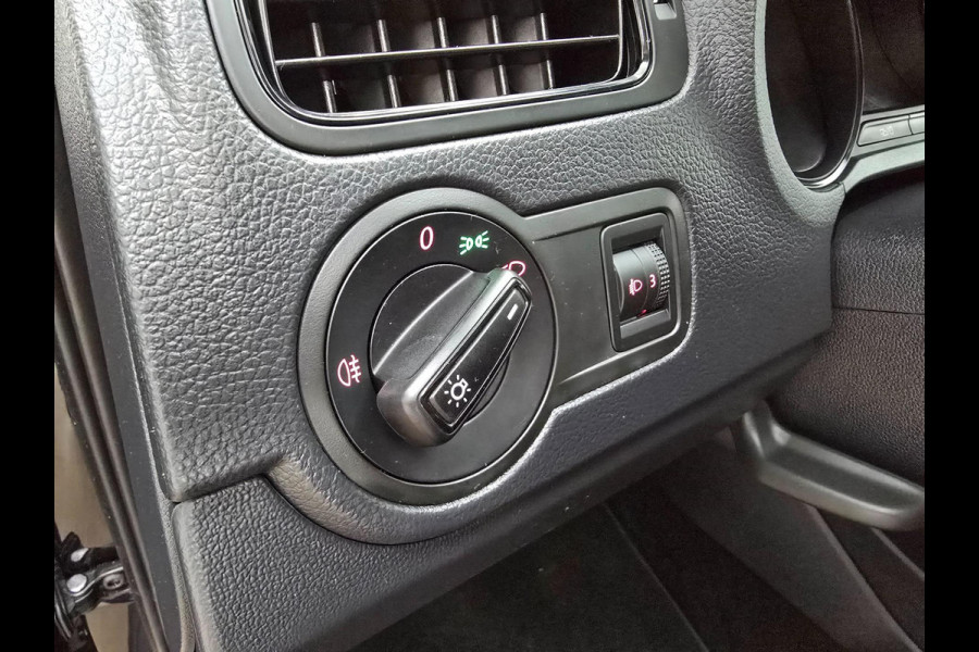 Volkswagen Polo Occasion 1.0 Business R met sportvelgen en bluetooth connecten | Tweedehands Volkswagen Polo zwart met airco | ALJ