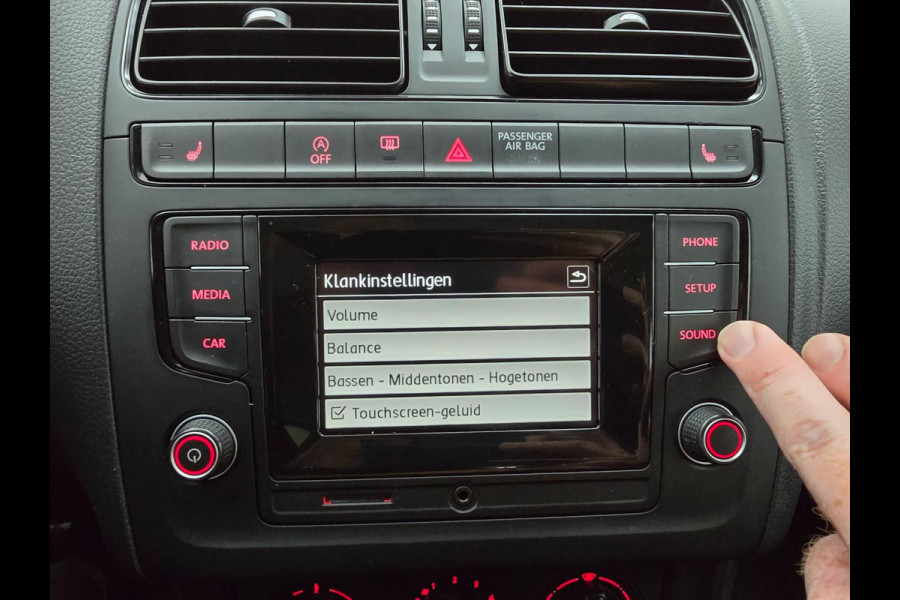 Volkswagen Polo Occasion 1.0 Business R met sportvelgen en bluetooth connecten | Tweedehands Volkswagen Polo zwart met airco | ALJ