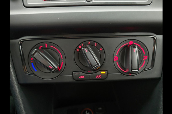 Volkswagen Polo Occasion 1.0 Business R met sportvelgen en bluetooth connecten | Tweedehands Volkswagen Polo zwart met airco | ALJ