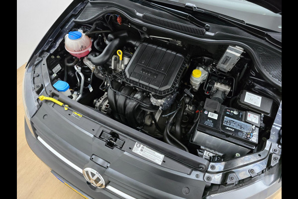 Volkswagen Polo Occasion 1.0 Business R met sportvelgen en bluetooth connecten | Tweedehands Volkswagen Polo zwart met airco | ALJ