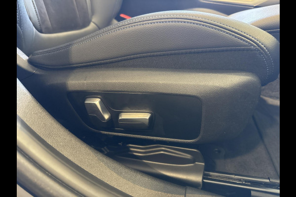 BMW 3 Serie Touring 320e 205PK M-SPORT | PANORAMISCH SCHUIF/KANTEL DAK | M-SPORT PAKKET INTERIEUR/EXTERIEUR | SFEER VERLICHTING | ELEKTRISCH BEDIENBARE VOORSTOELEN MET GEHEUGEN OP DE BESTUURDERSSTOEL | STOEL VERWARMING | HEAD UP DISPLAY | CRUISE CONTROL | NAVIGATIE | DRAADLOZE APPLE CARPLAY/ANDROID AUTO | DRAADLOZE TELEFOONLADER | 18" LICHTMETALEN VELGEN M-SPORT | 360° CAMERA | BMW LIVE DASHBOARD PROFESSIONAL | COMFORT ACCESS | SHADOW LINE PAKKET | FULL LED KOPLAMPEN | NAVIGATIE | CLIMATE CONTROL ACHTERIN |