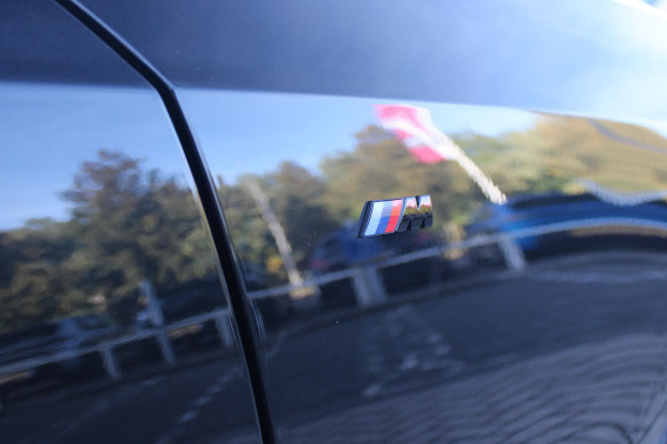 BMW 3 Serie Touring 320e 205PK M-SPORT | PANORAMISCH SCHUIF/KANTEL DAK | M-SPORT PAKKET INTERIEUR/EXTERIEUR | SFEER VERLICHTING | ELEKTRISCH BEDIENBARE VOORSTOELEN MET GEHEUGEN OP DE BESTUURDERSSTOEL | STOEL VERWARMING | HEAD UP DISPLAY | CRUISE CONTROL | NAVIGATIE | DRAADLOZE APPLE CARPLAY/ANDROID AUTO | DRAADLOZE TELEFOONLADER | 18" LICHTMETALEN VELGEN M-SPORT | 360° CAMERA | BMW LIVE DASHBOARD PROFESSIONAL | COMFORT ACCESS | SHADOW LINE PAKKET | FULL LED KOPLAMPEN | NAVIGATIE | CLIMATE CONTROL ACHTERIN |