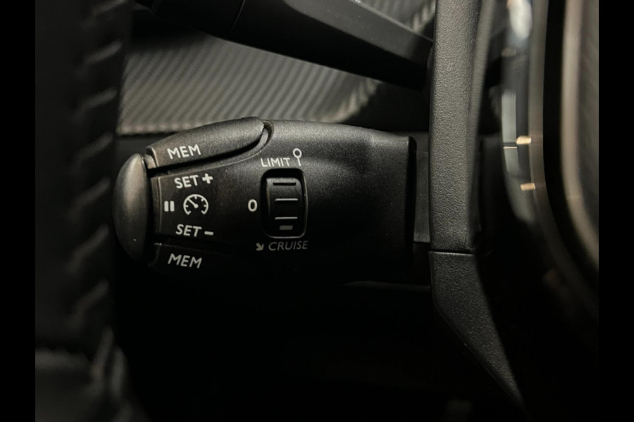 Peugeot 2008 1.2 PureTech 130pk Allure / Navi / Clima / LED / DAB