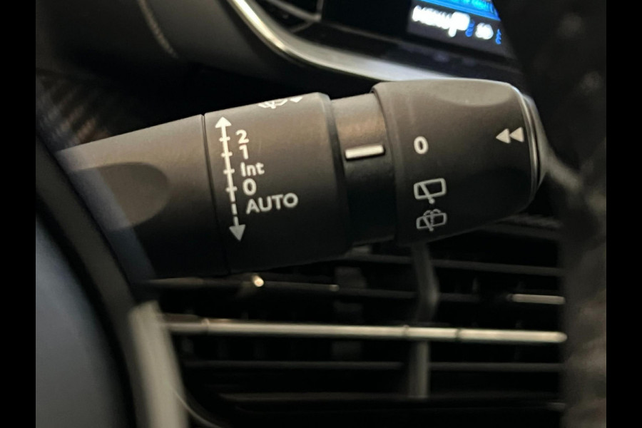 Peugeot 2008 1.2 PureTech 130pk Allure / Navi / Clima / LED / DAB